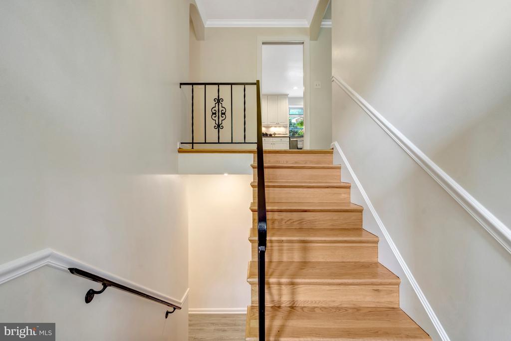 1521 FOREST VILLA LANE