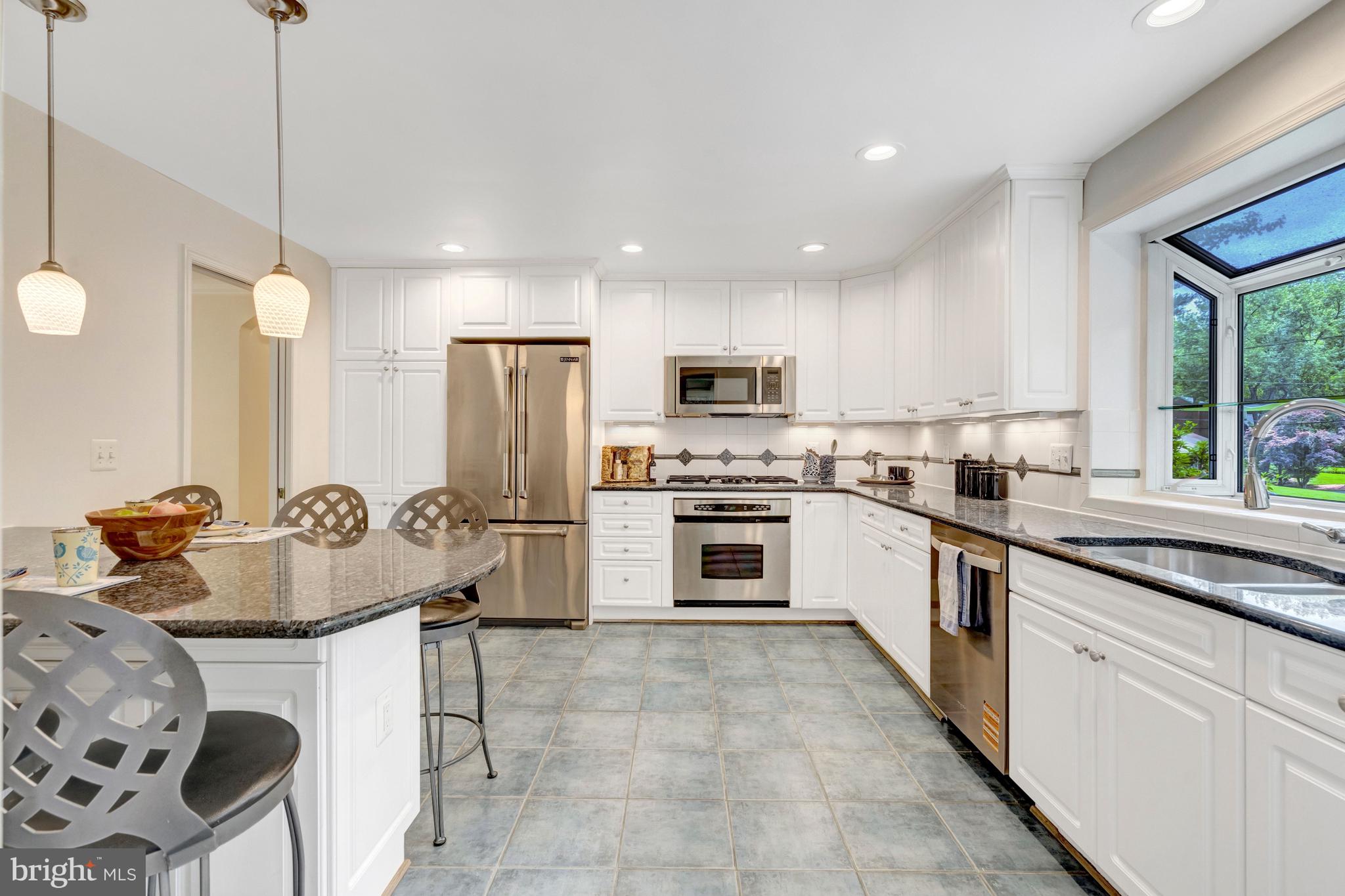 1521 FOREST VILLA LANE