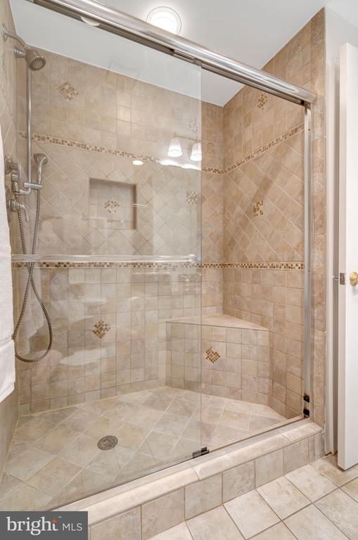 1521 FOREST VILLA LANE