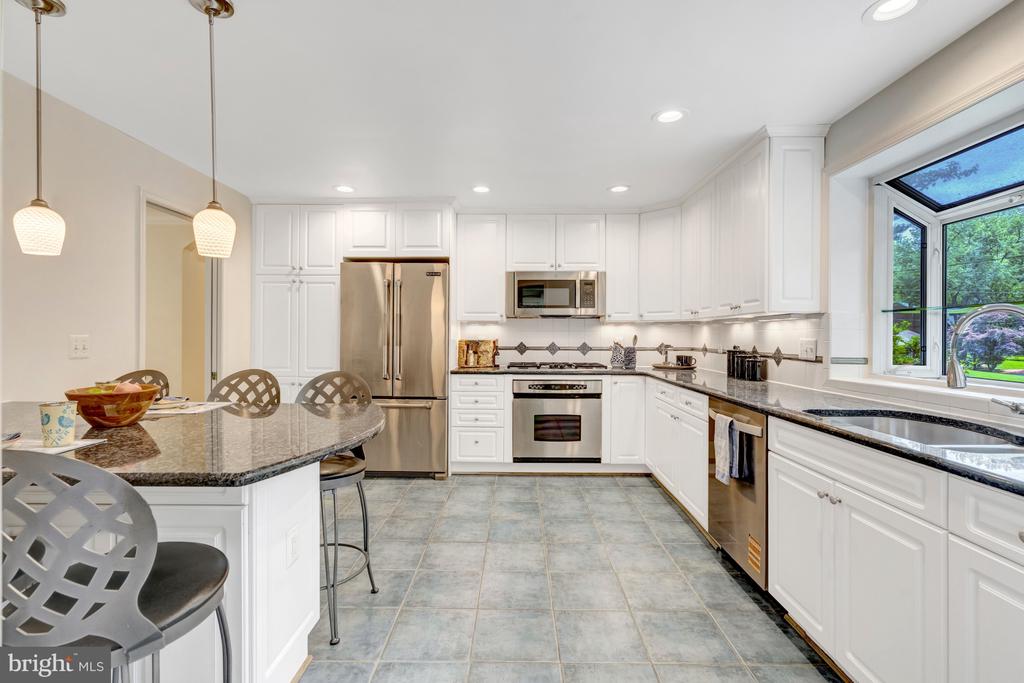 1521 FOREST VILLA LANE