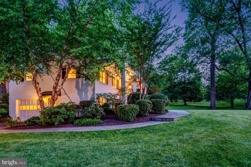 1521 FOREST VILLA LANE