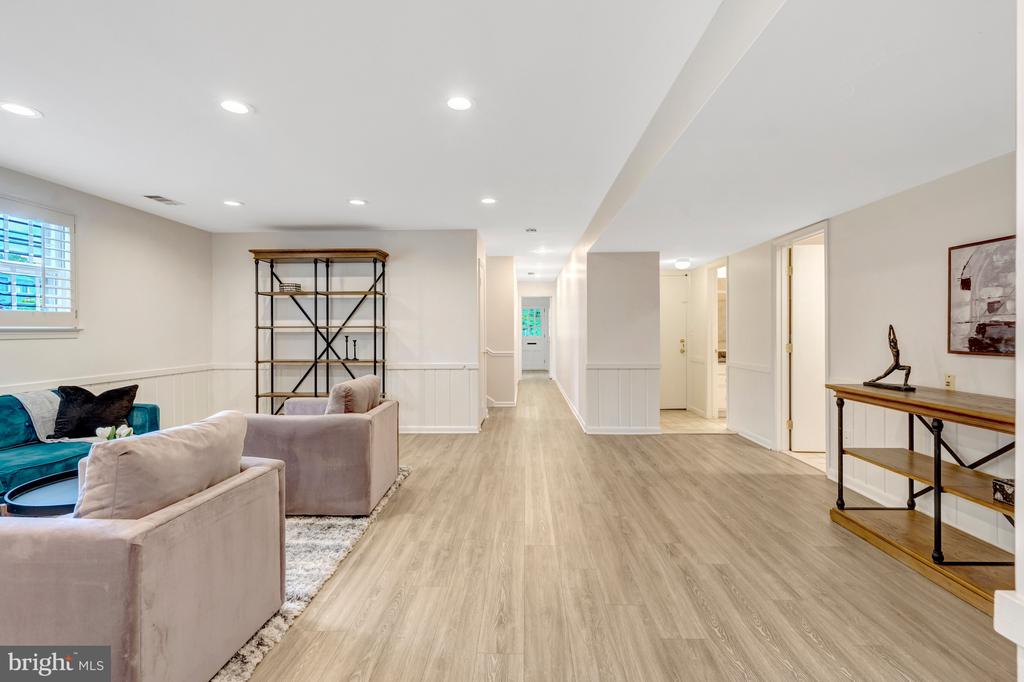 1521 FOREST VILLA LANE