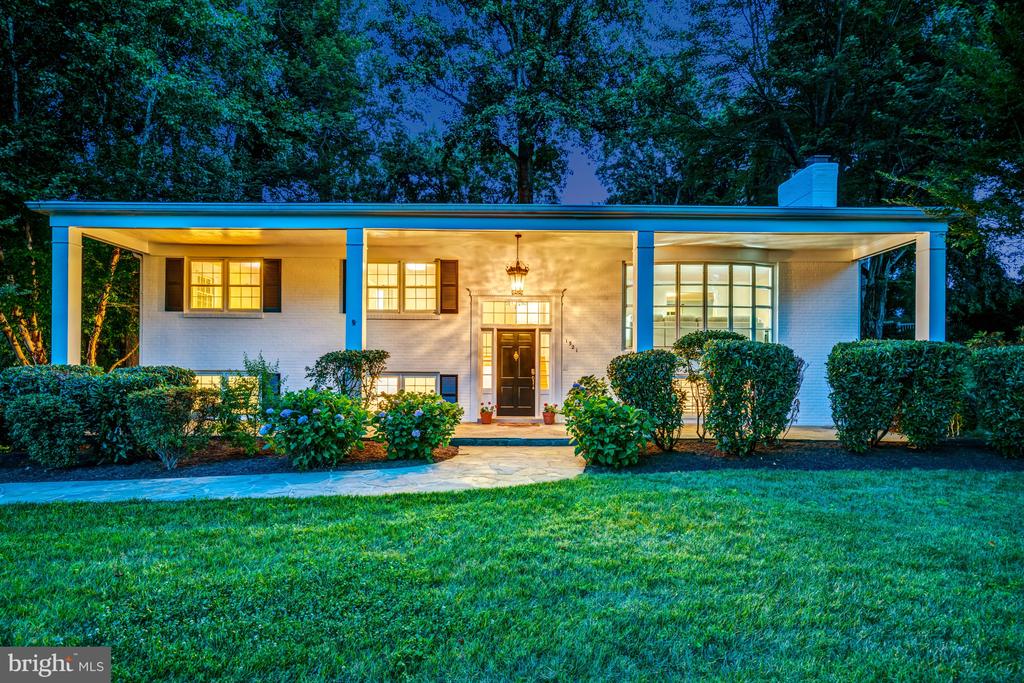 1521 FOREST VILLA LANE