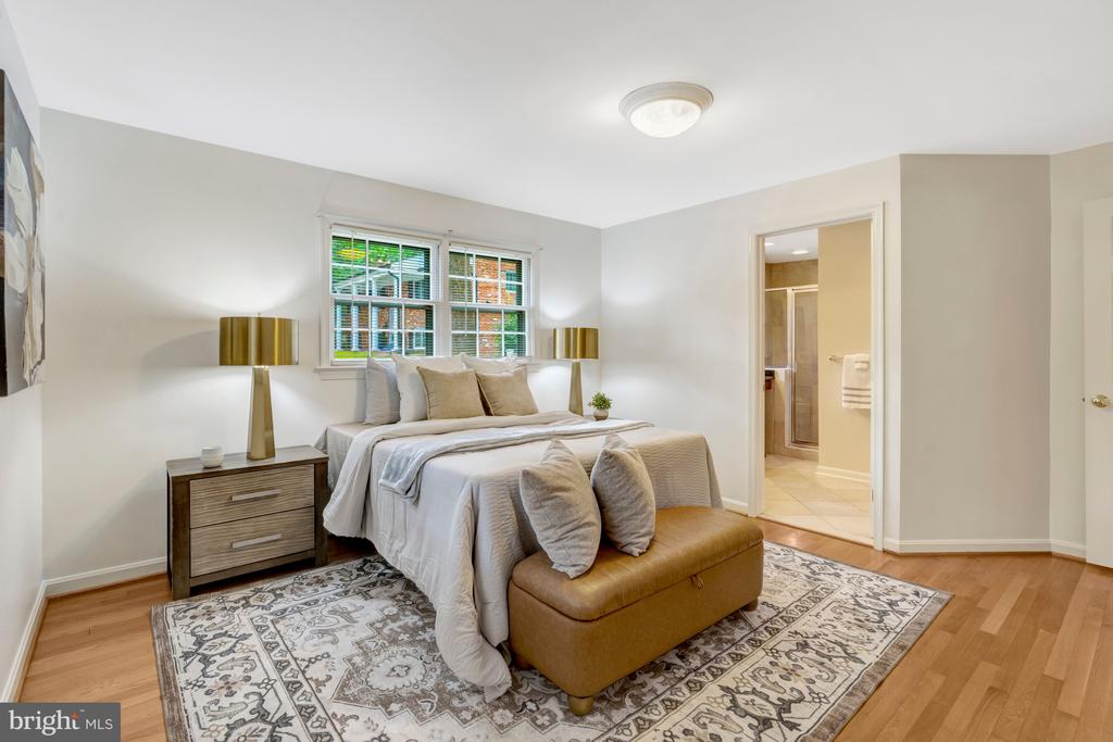 1521 FOREST VILLA LANE