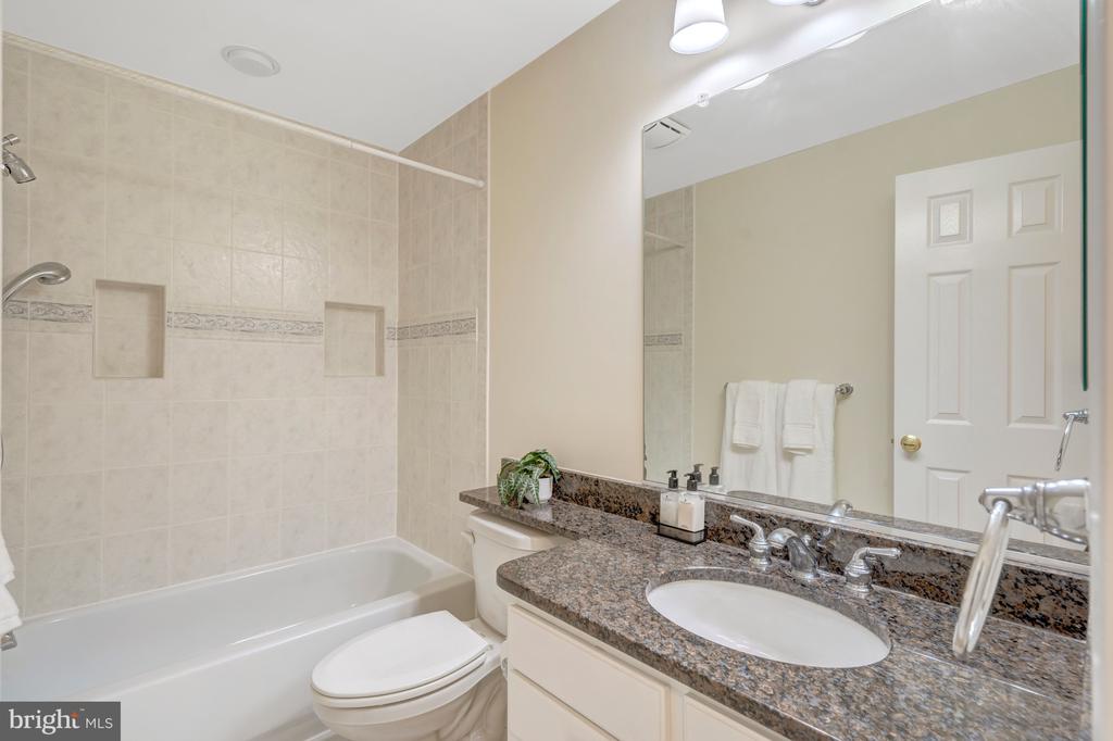 1521 FOREST VILLA LANE