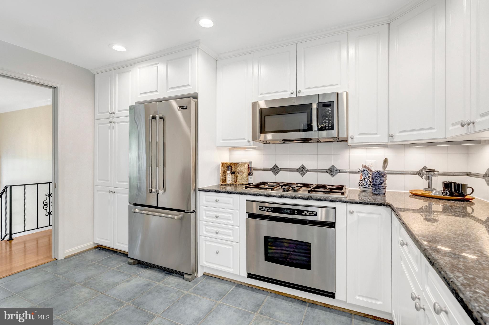 1521 FOREST VILLA LANE