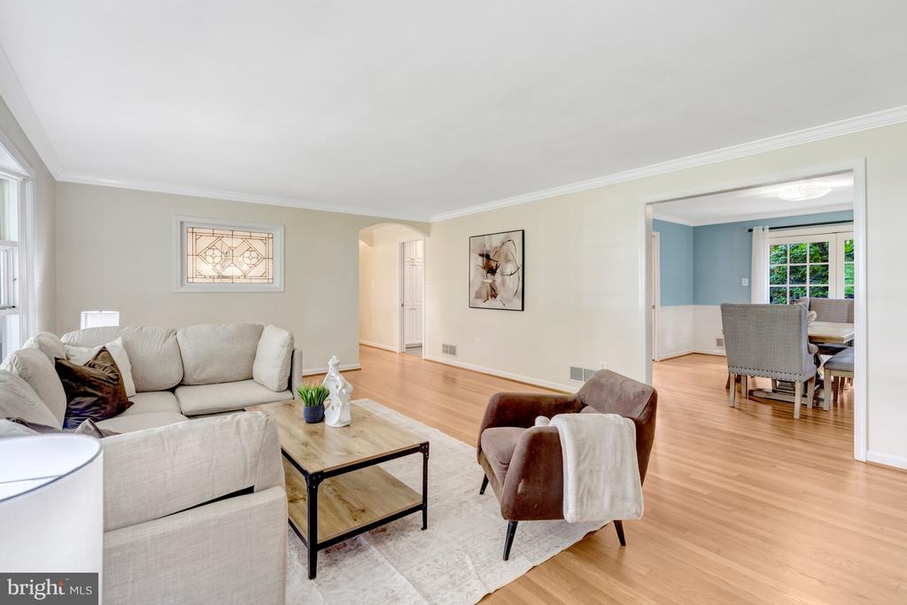 1521 FOREST VILLA LANE