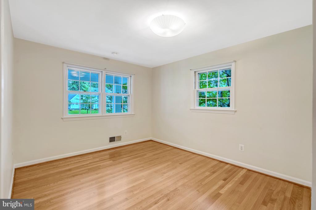 1521 FOREST VILLA LANE