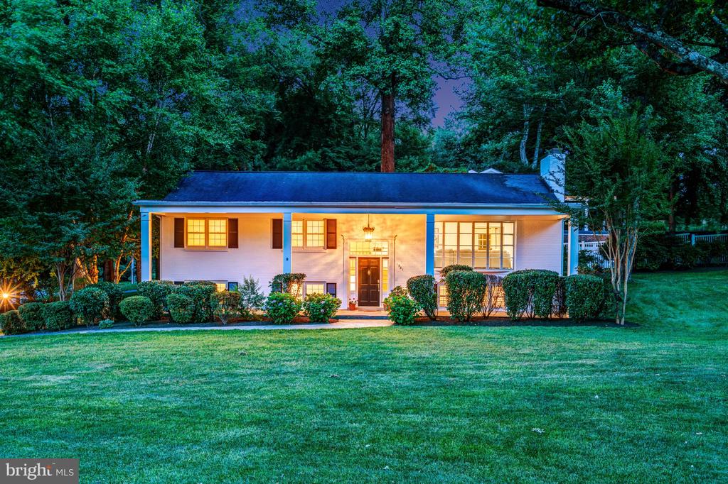 1521 FOREST VILLA LANE