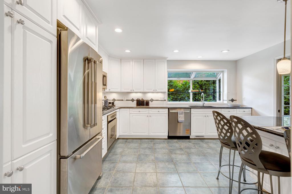 1521 FOREST VILLA LANE