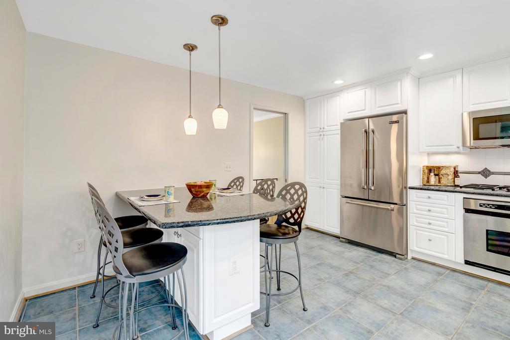 1521 FOREST VILLA LANE