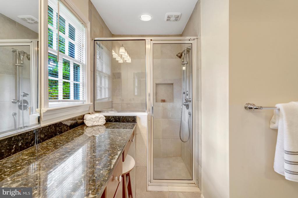 1521 FOREST VILLA LANE