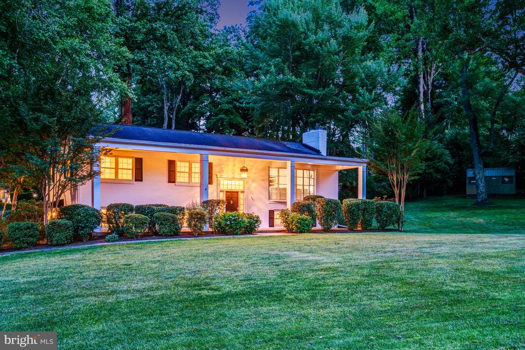 1521 FOREST VILLA LANE
