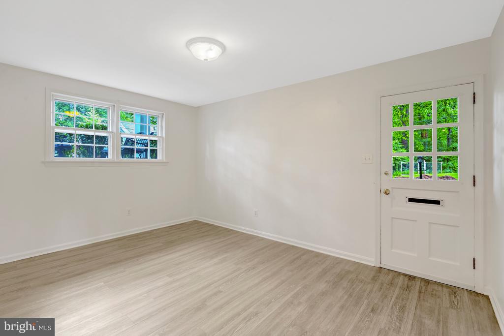 1521 FOREST VILLA LANE