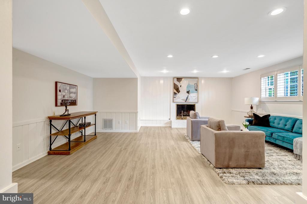 1521 FOREST VILLA LANE