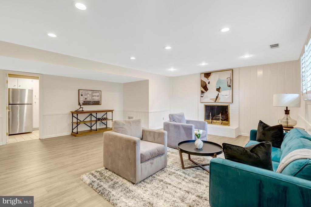 1521 FOREST VILLA LANE