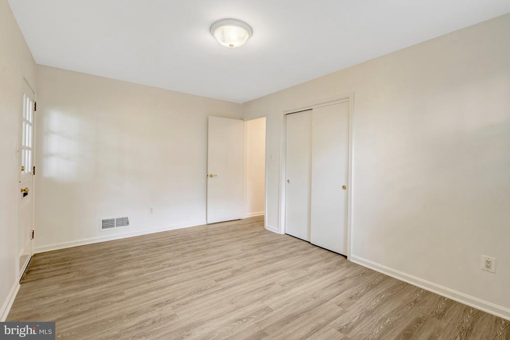 1521 FOREST VILLA LANE