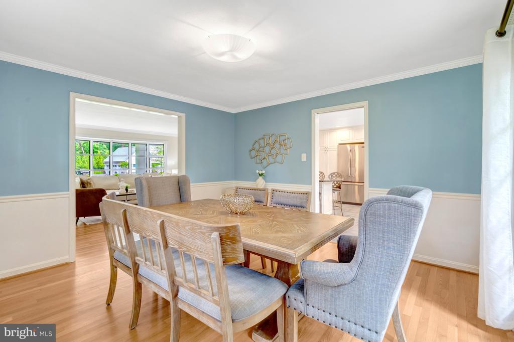 1521 FOREST VILLA LANE