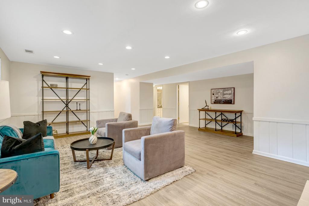 1521 FOREST VILLA LANE