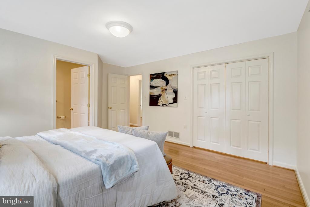 1521 FOREST VILLA LANE