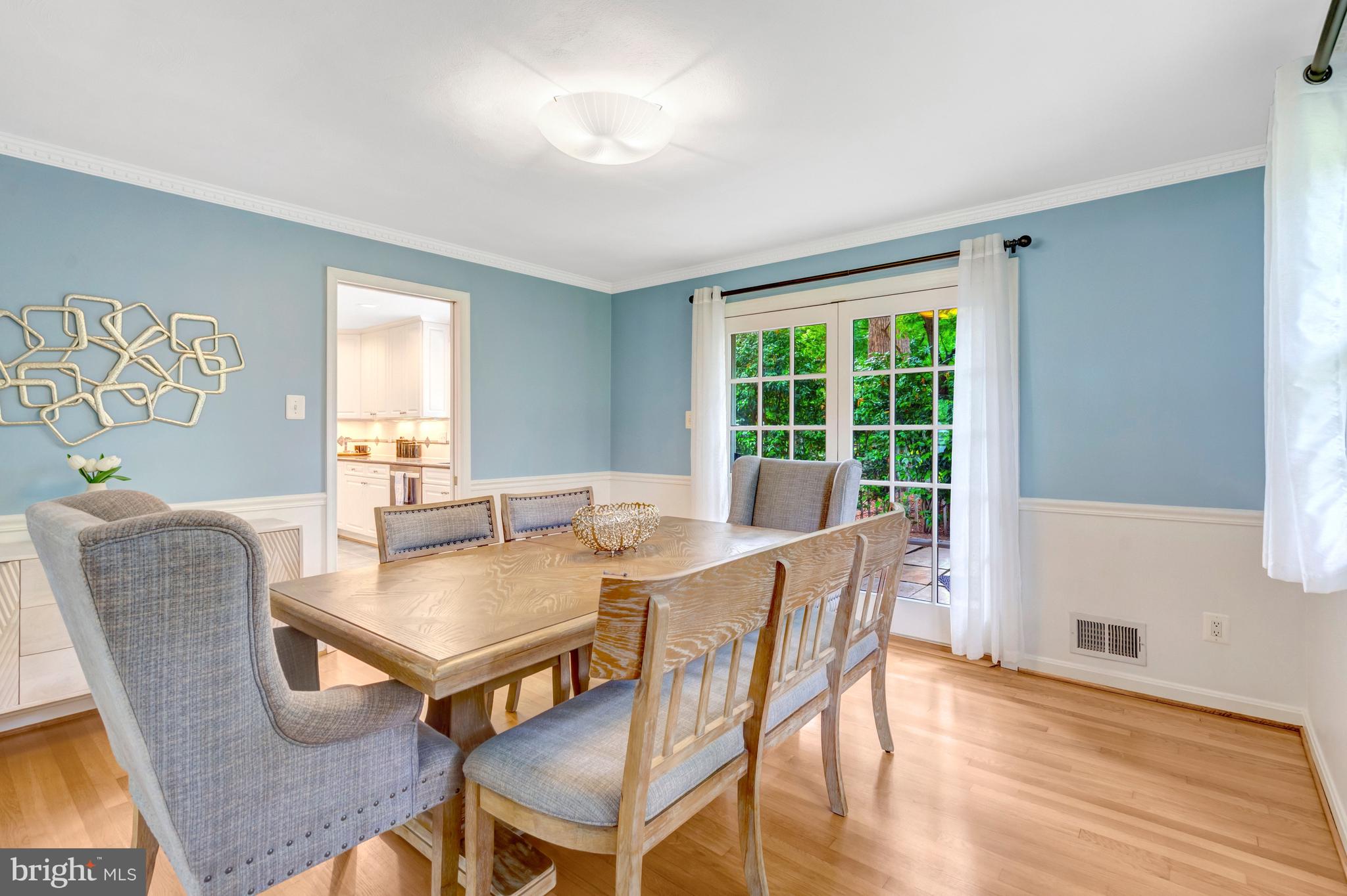 1521 FOREST VILLA LANE