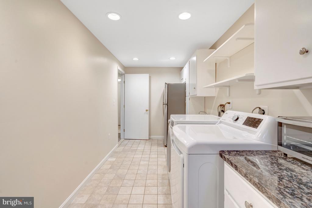1521 FOREST VILLA LANE