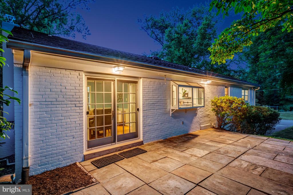 1521 FOREST VILLA LANE