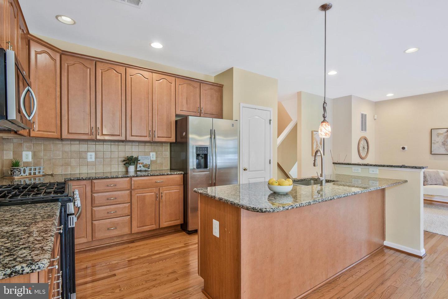 19582 Aspendale Square