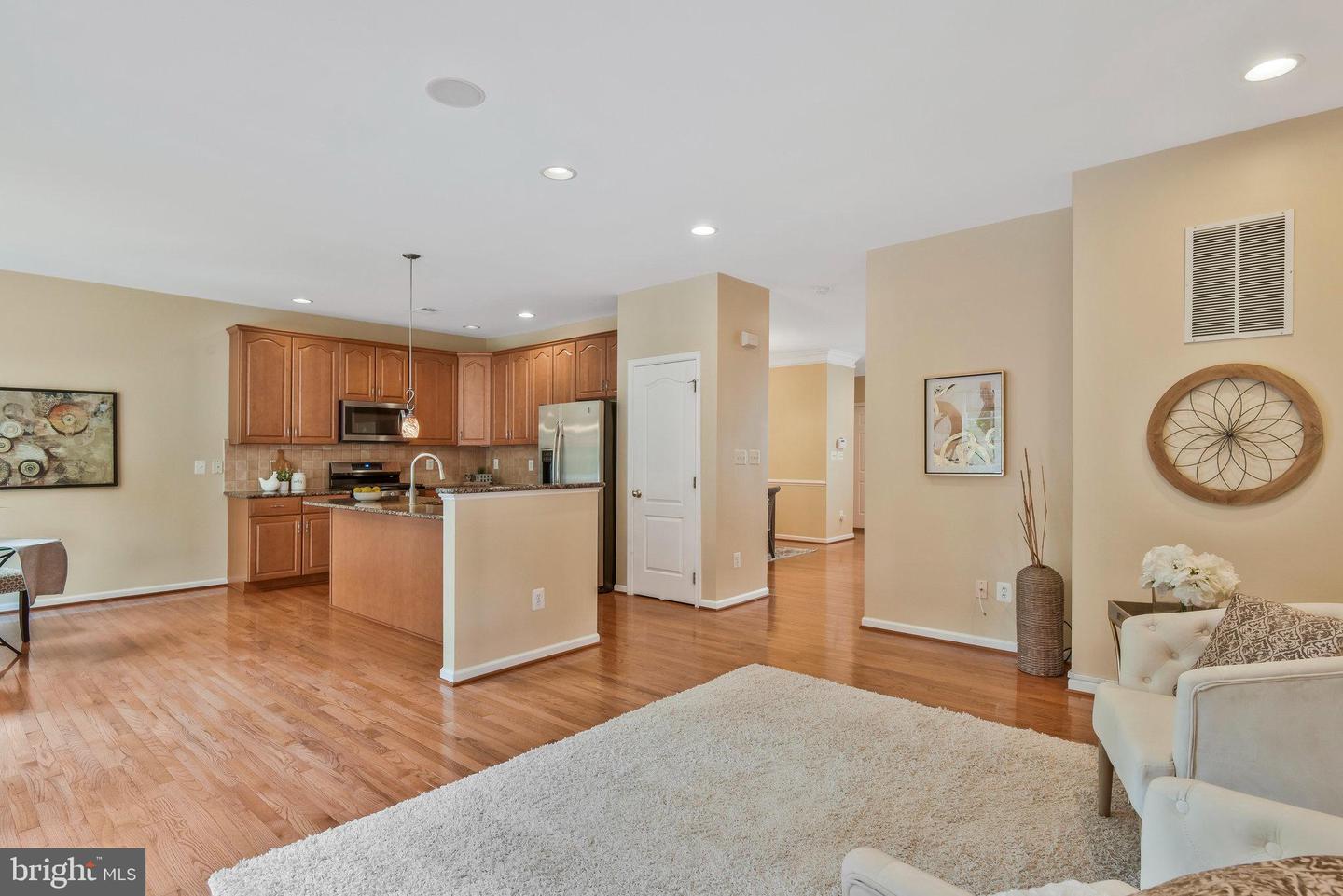19582 Aspendale Square