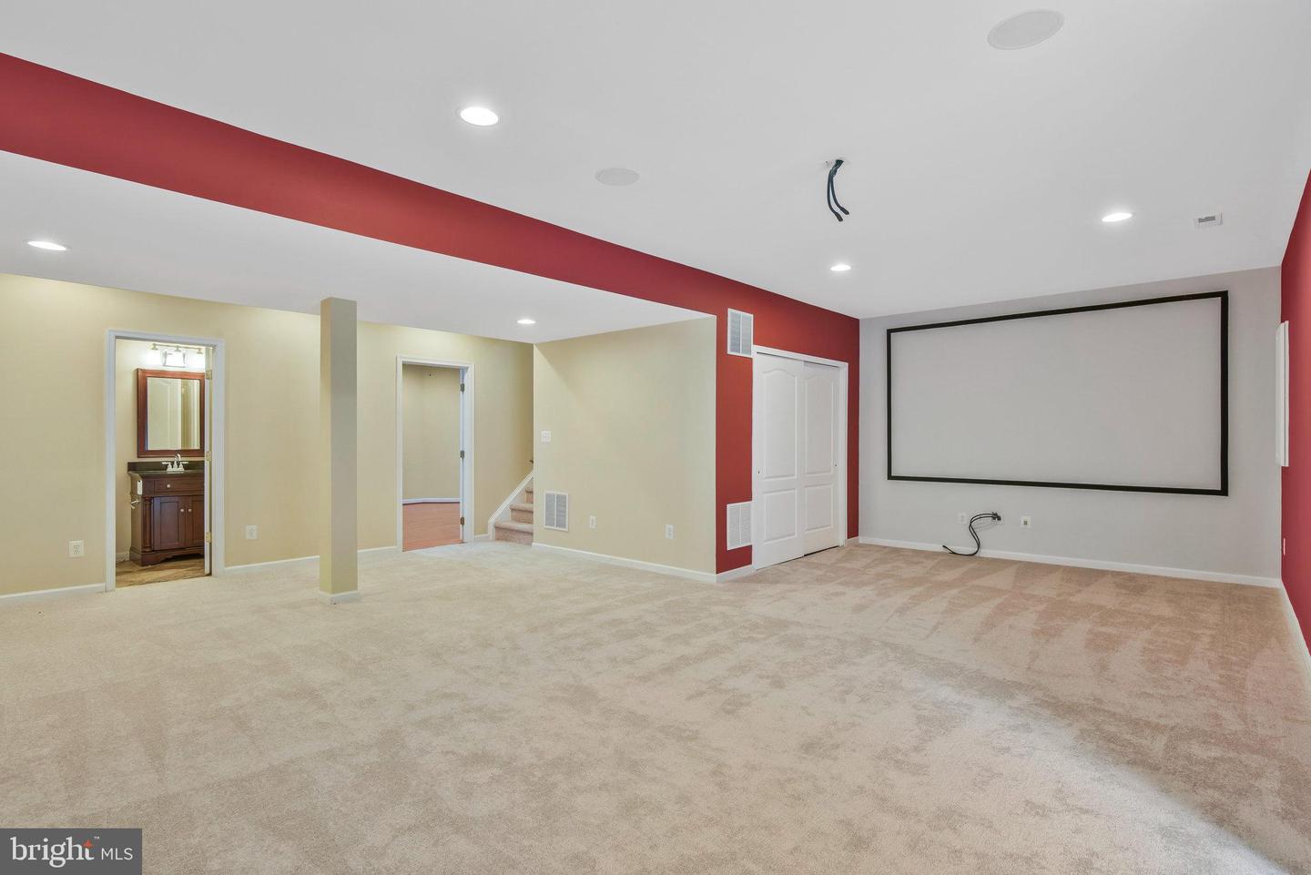 19582 Aspendale Square