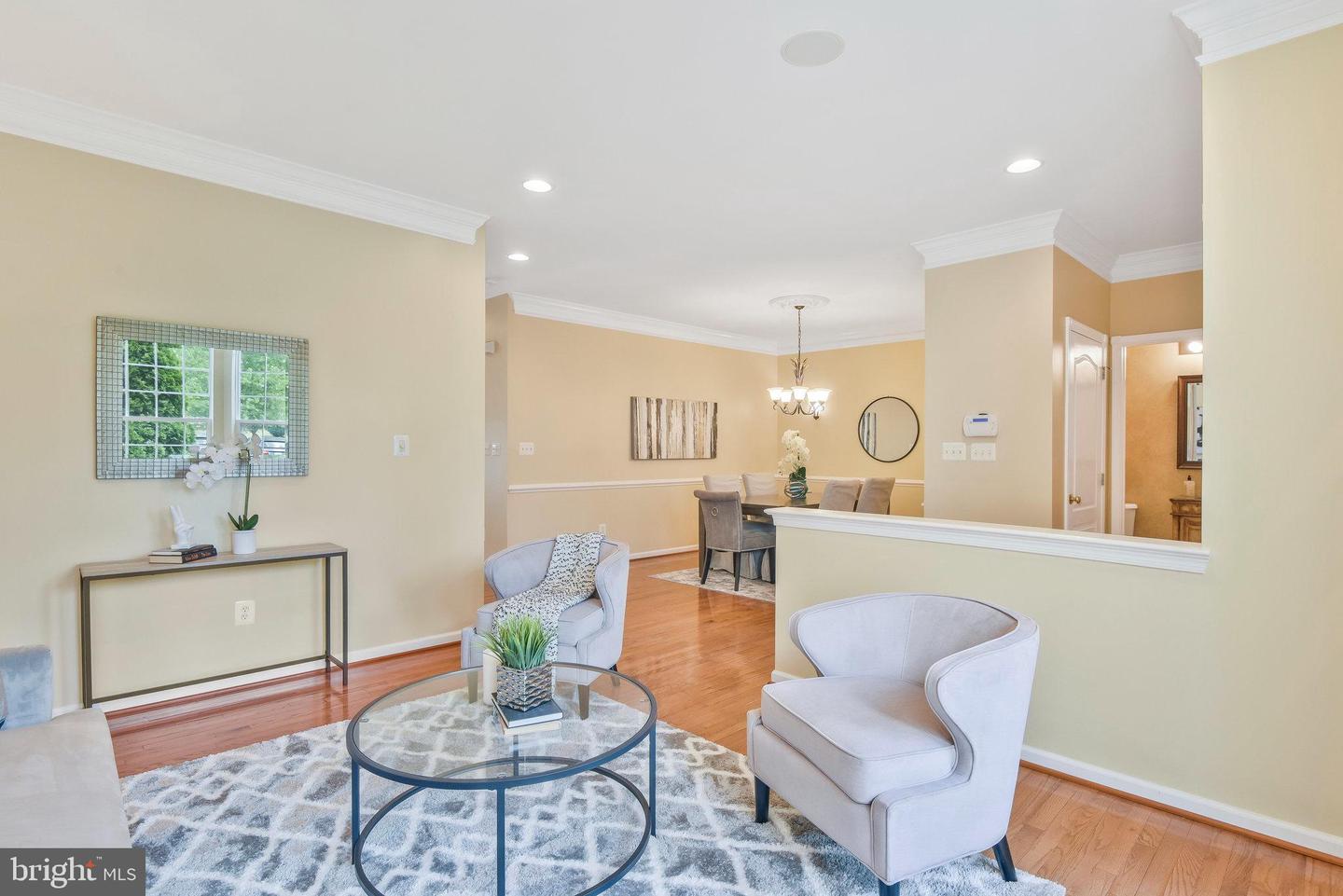 19582 Aspendale Square