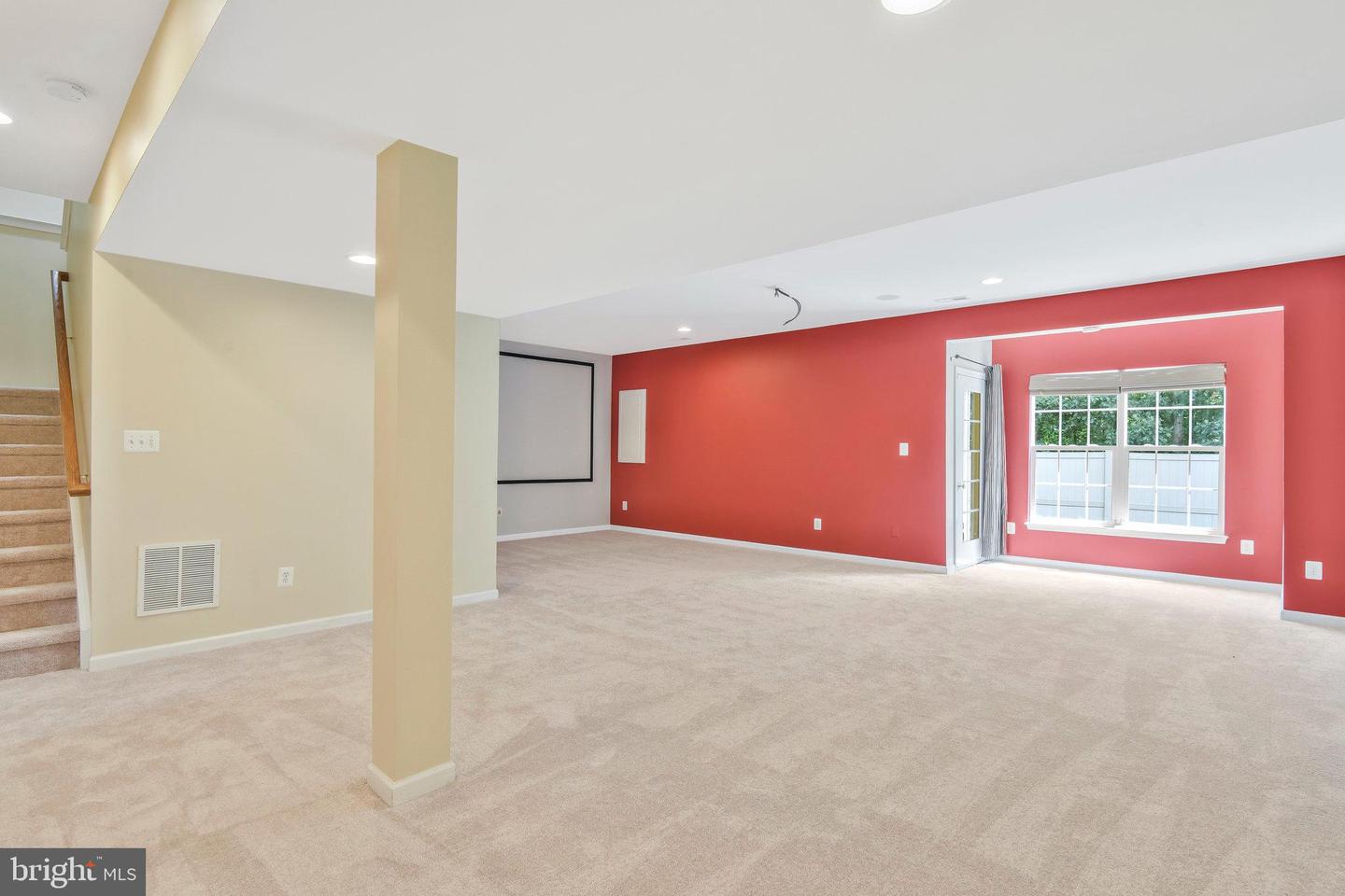 19582 Aspendale Square