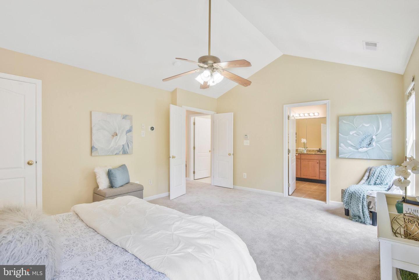 19582 Aspendale Square