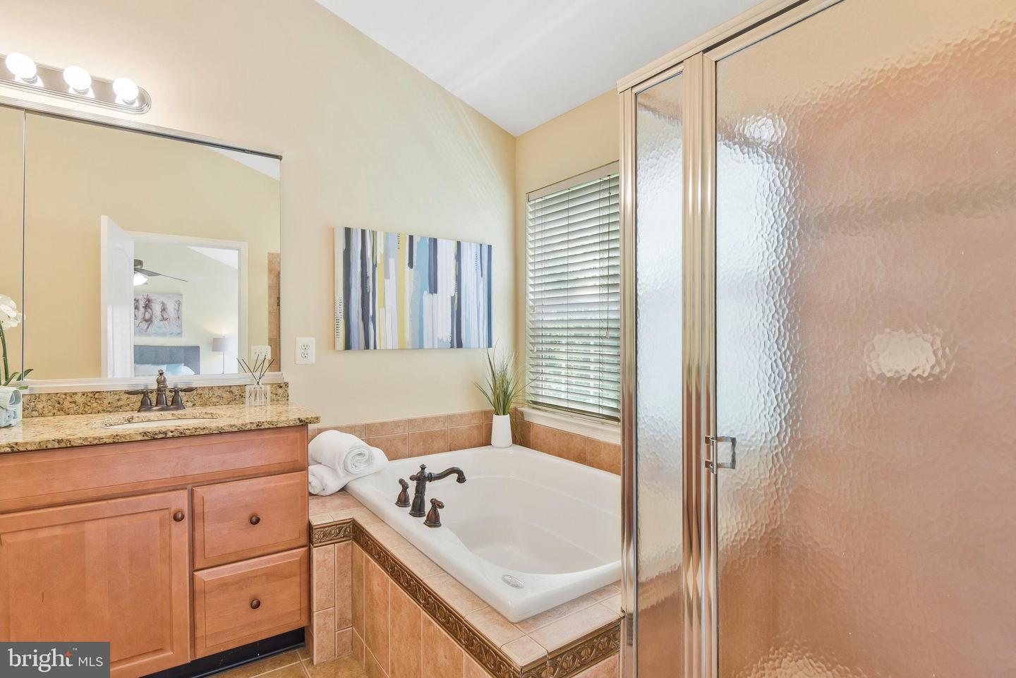 19582 Aspendale Square