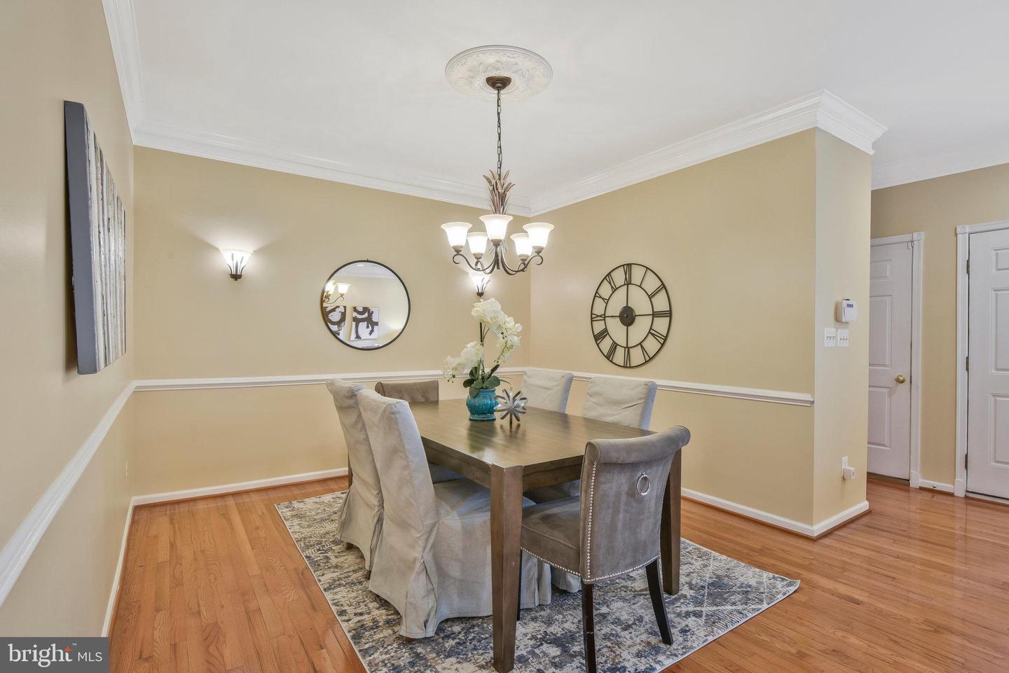 19582 Aspendale Square