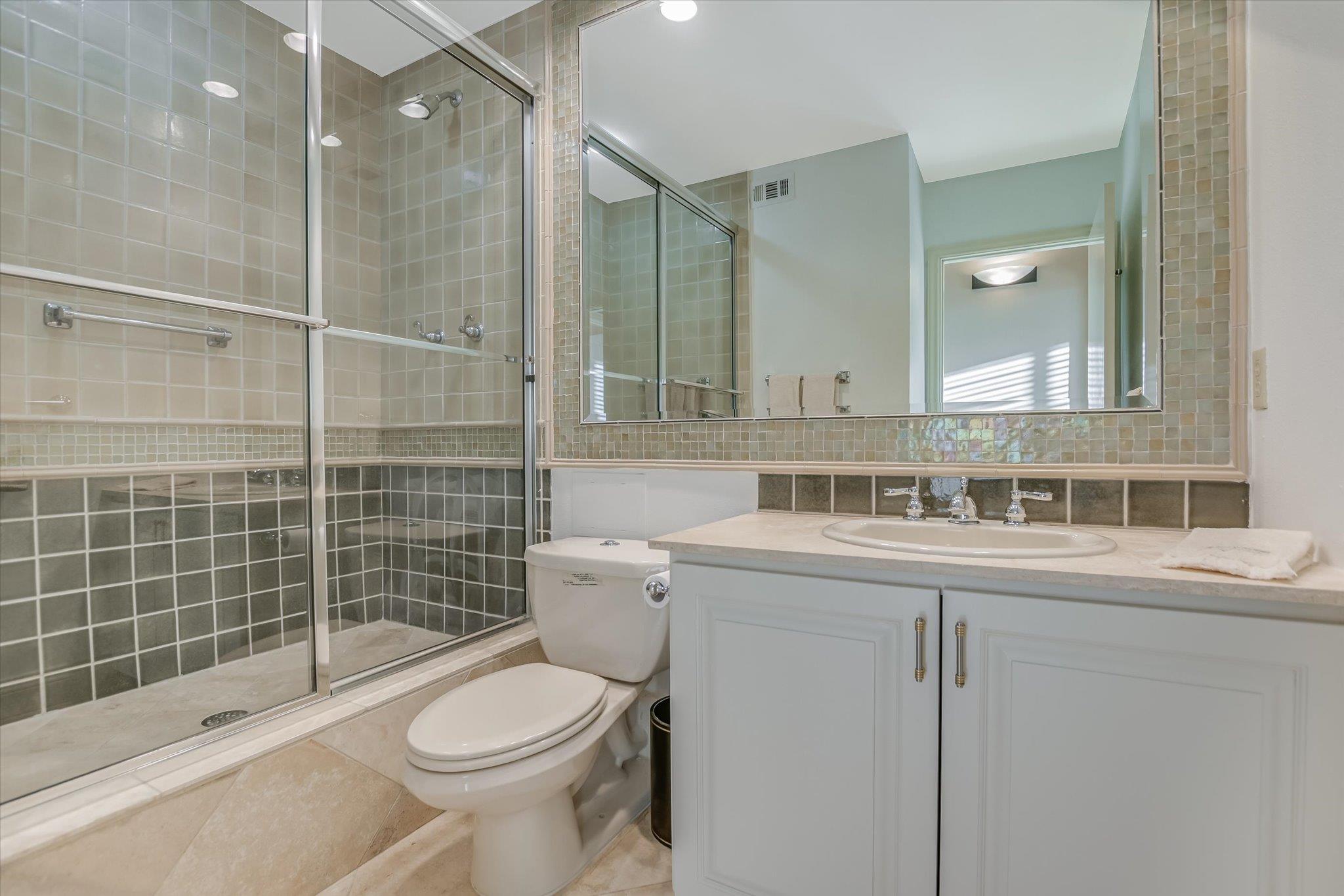 1801 Lavaca ST Unit: CDE