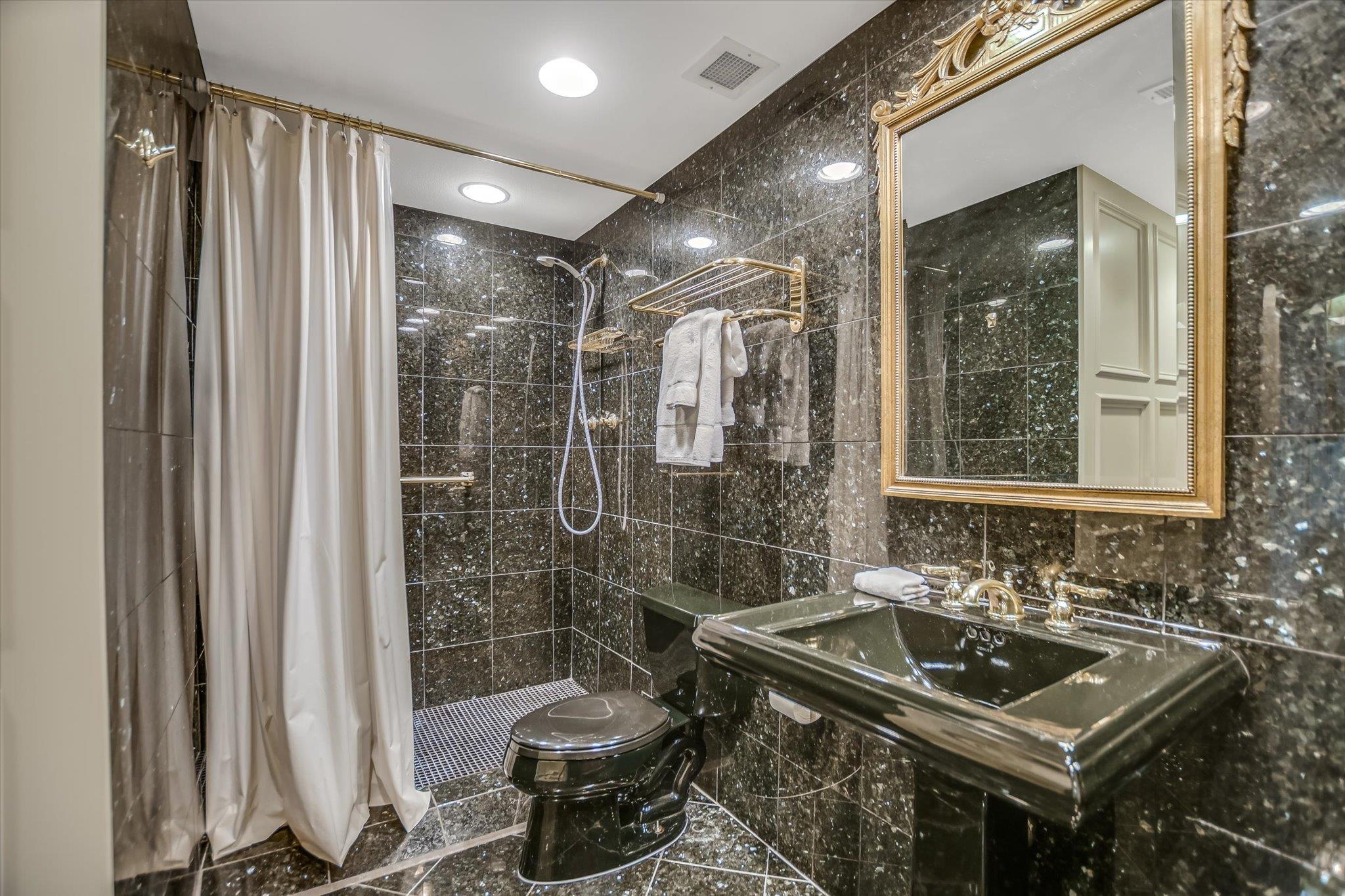 1801 Lavaca ST Unit: CDE