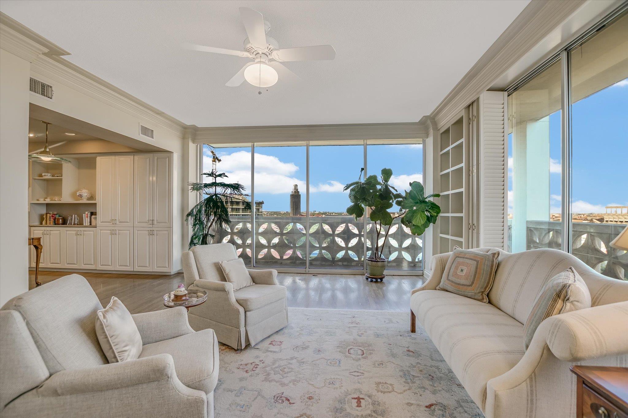 1801 Lavaca ST Unit: CDE