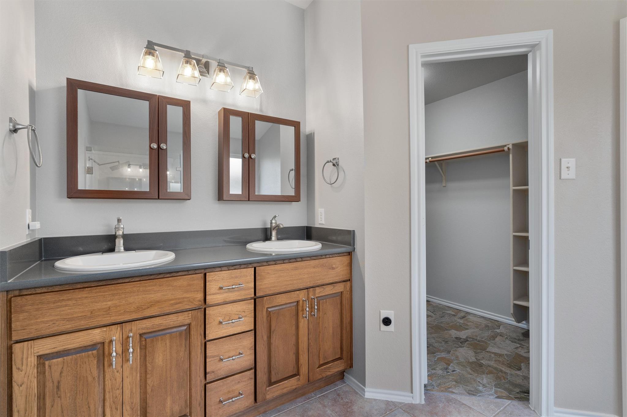 12717 Wood Lily TRL