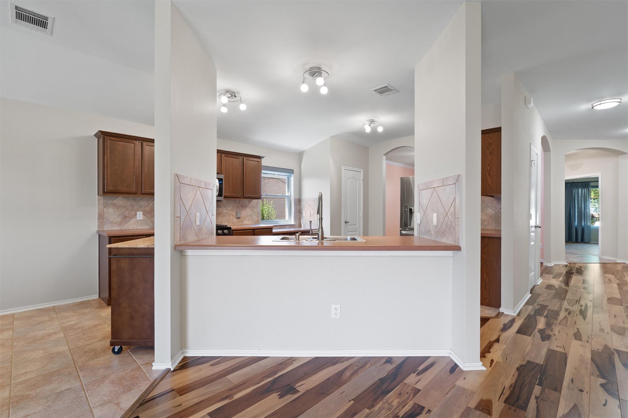 12717 Wood Lily TRL