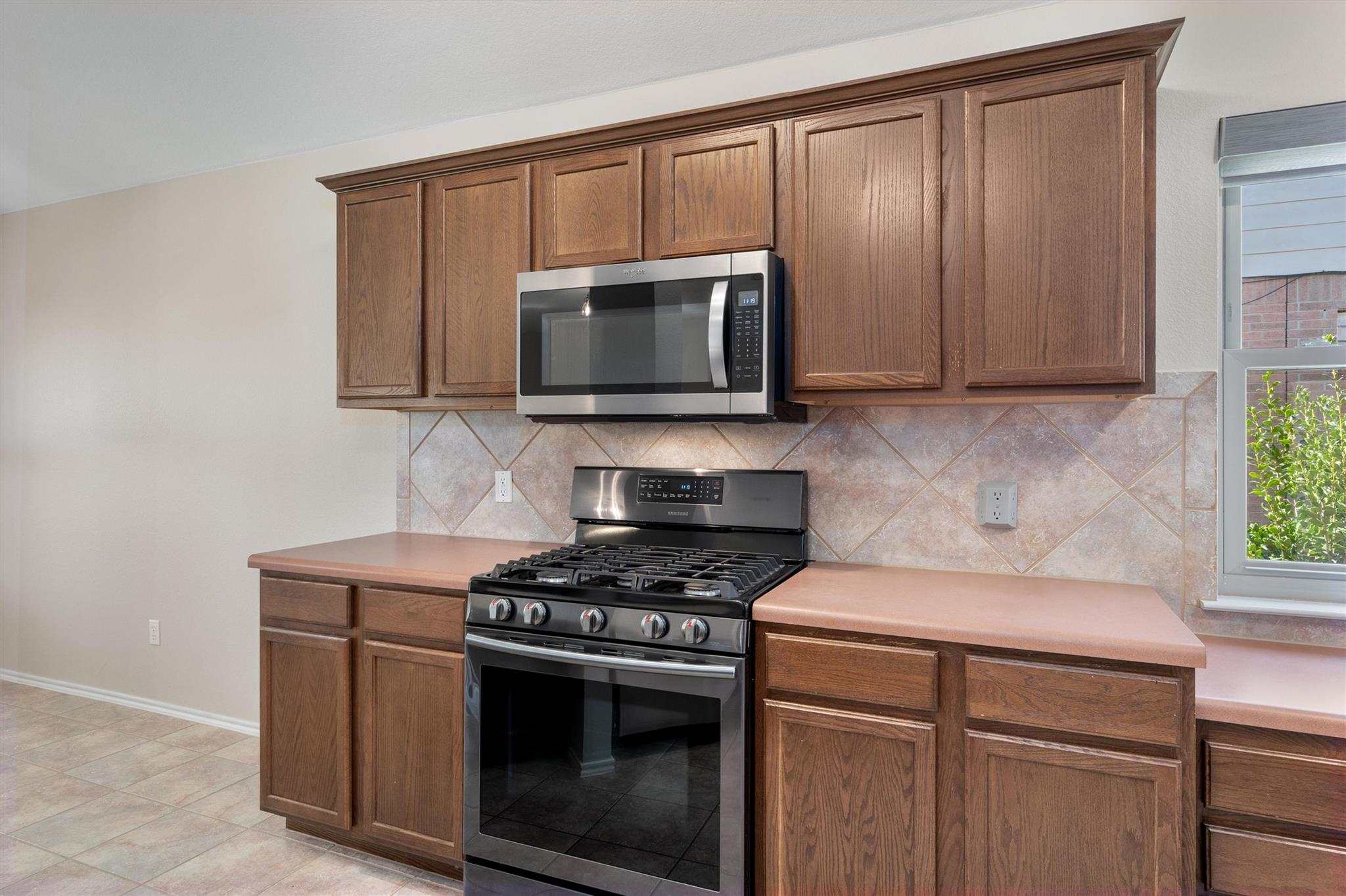 12717 Wood Lily TRL