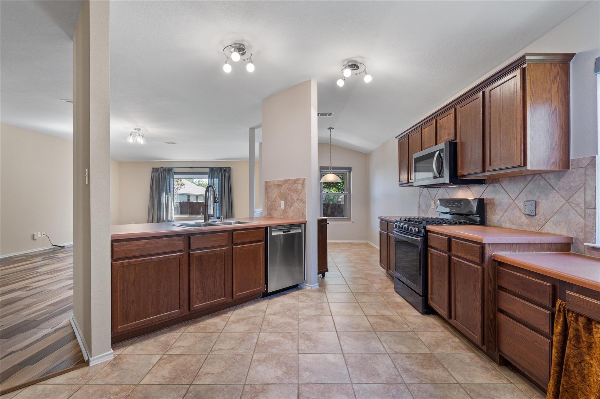 12717 Wood Lily TRL
