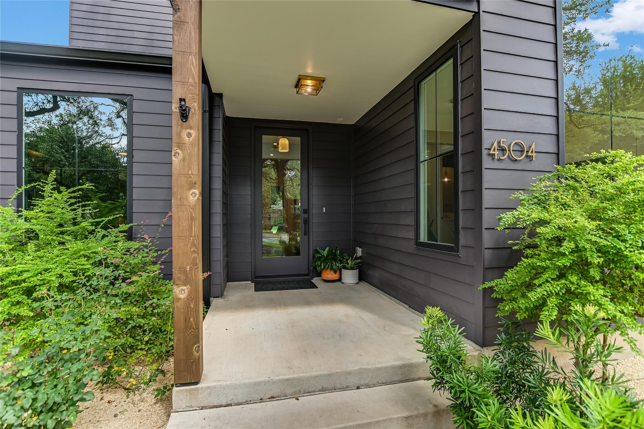 4504 Mount Vernon DR