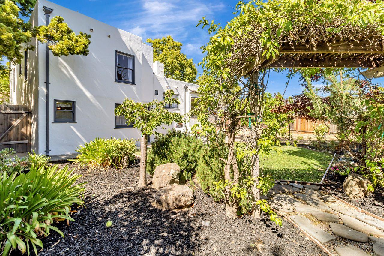 247 Delmar Way