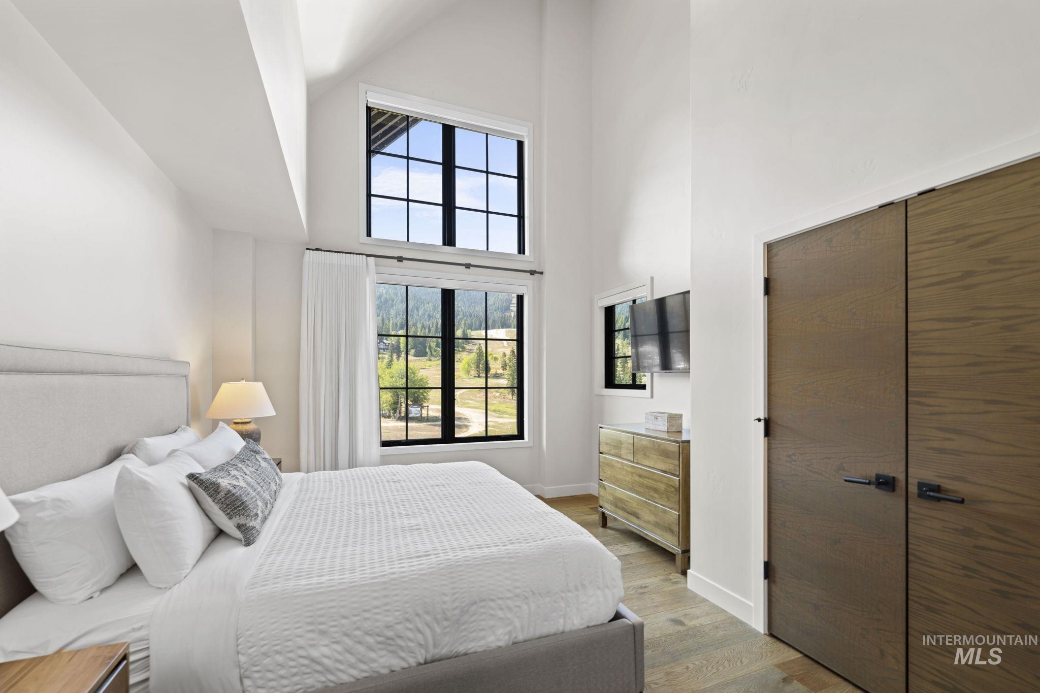 700 Village Dr. Unit: 403