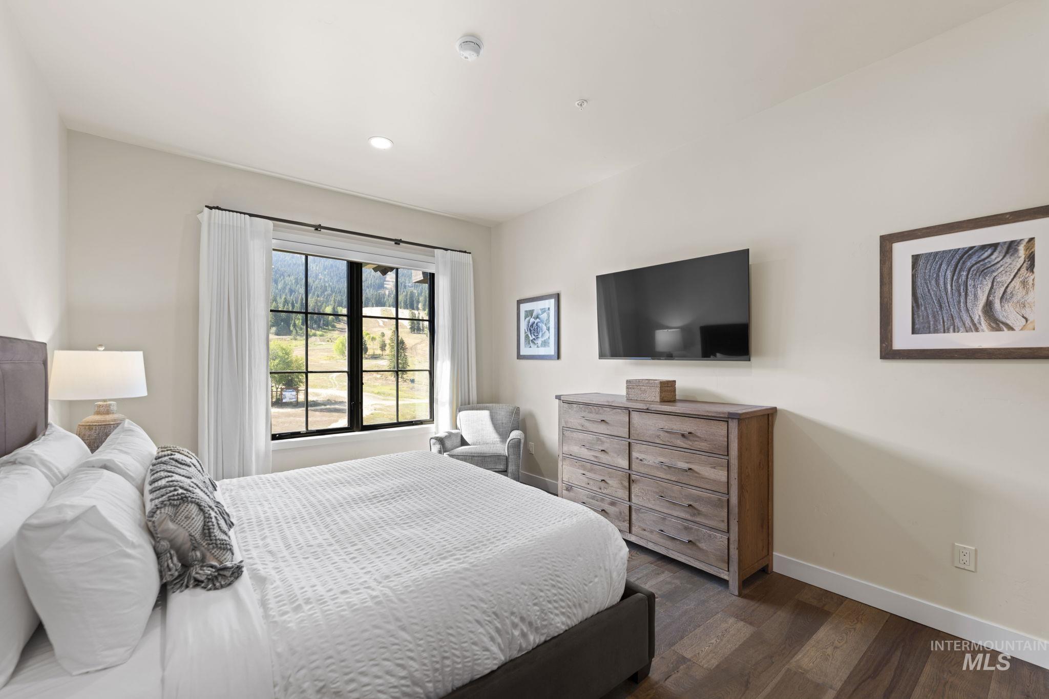 700 Village Dr. Unit: 403