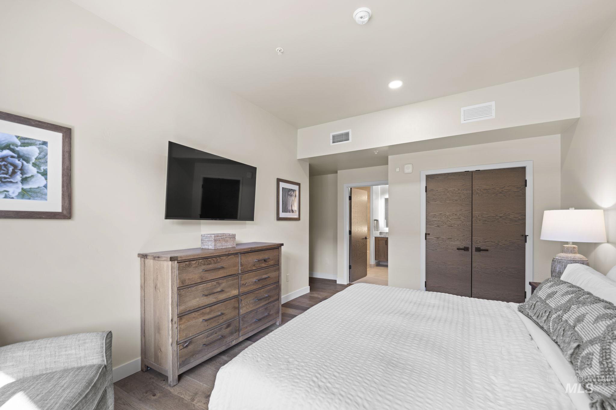 700 Village Dr. Unit: 403