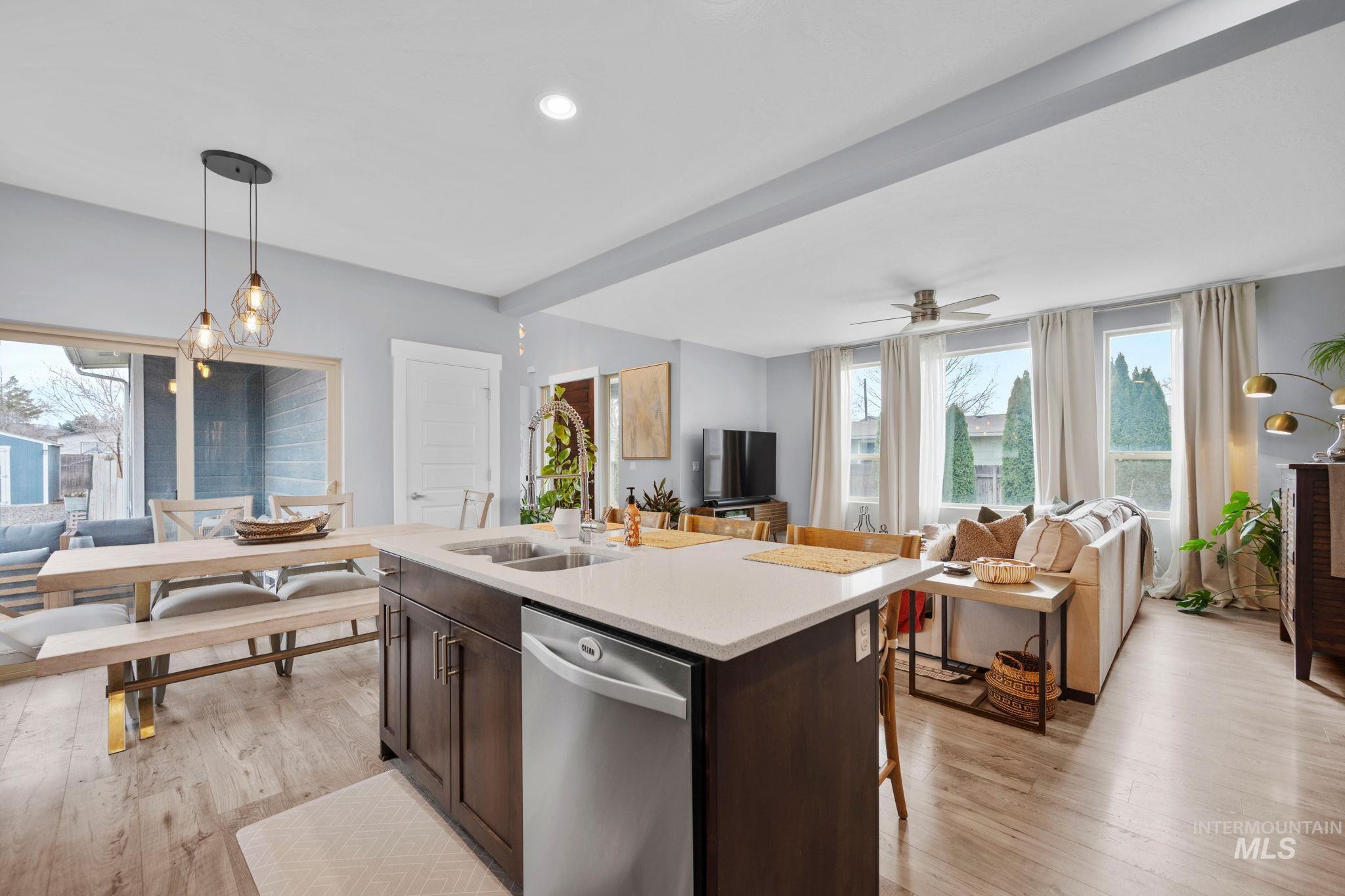 1634 W Wright Street