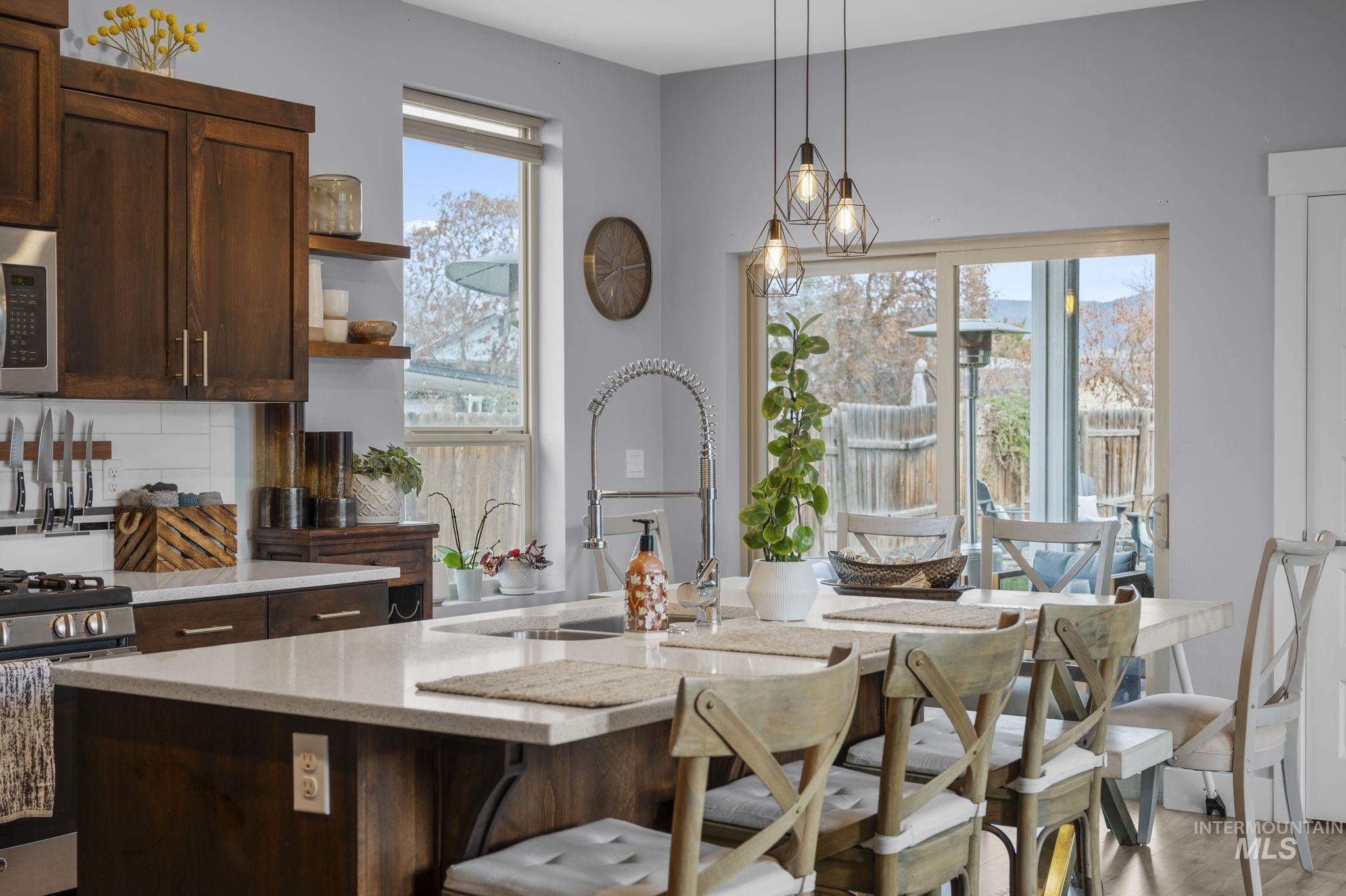 1634 W Wright Street