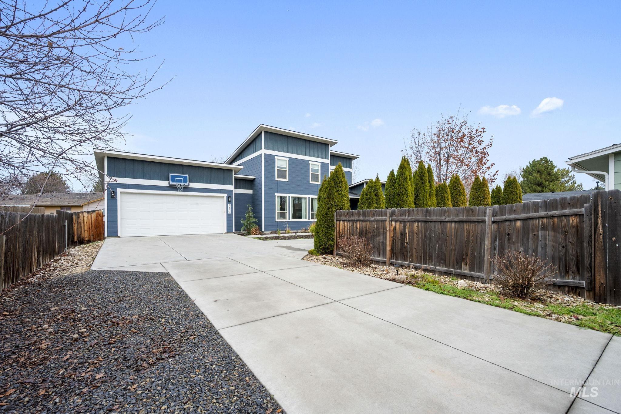 1634 W Wright Street